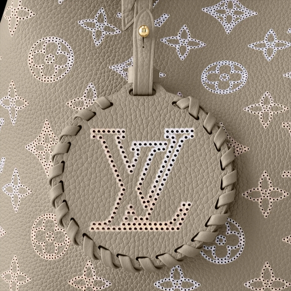 New Rare Louis Vuitton Limited Blossom MM Tote Bag Mahina Leather with Pouch COA - Picture 5 of 6